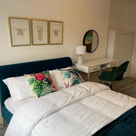 Stunning And Spacious 2Bed Flat In Central Woking Dış mekan fotoğraf
