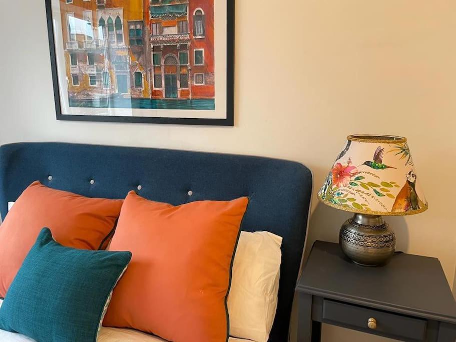 Stunning And Spacious 2Bed Flat In Central Woking Dış mekan fotoğraf