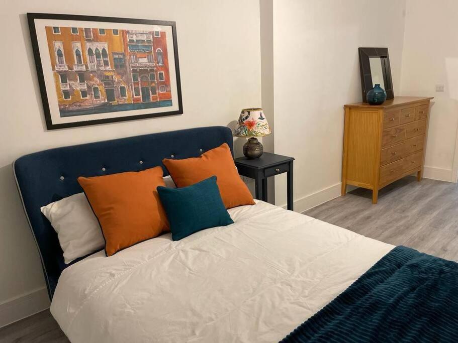 Stunning And Spacious 2Bed Flat In Central Woking Dış mekan fotoğraf