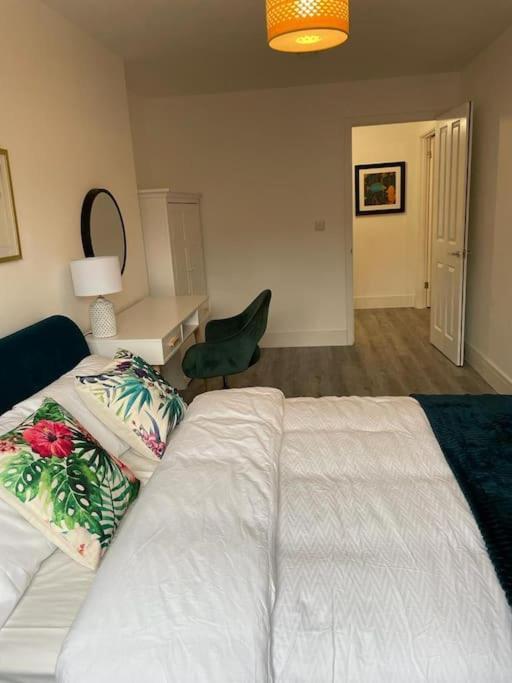 Stunning And Spacious 2Bed Flat In Central Woking Dış mekan fotoğraf