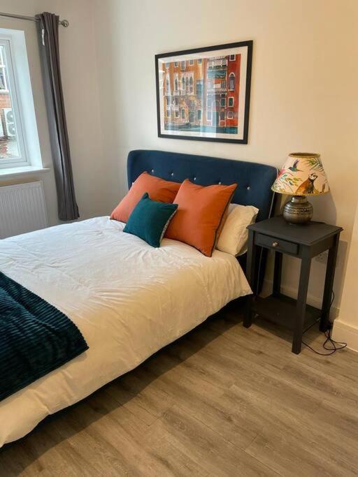 Stunning And Spacious 2Bed Flat In Central Woking Dış mekan fotoğraf