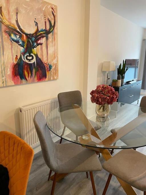 Stunning And Spacious 2Bed Flat In Central Woking Dış mekan fotoğraf
