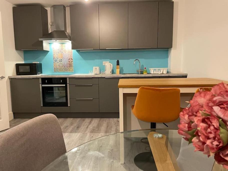 Stunning And Spacious 2Bed Flat In Central Woking Dış mekan fotoğraf