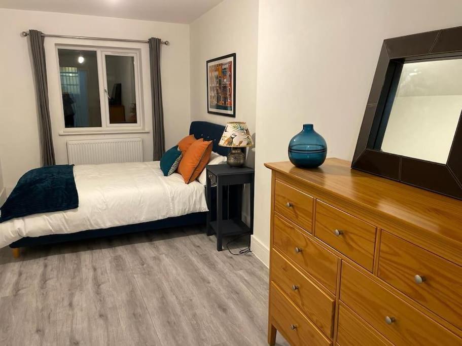 Stunning And Spacious 2Bed Flat In Central Woking Dış mekan fotoğraf