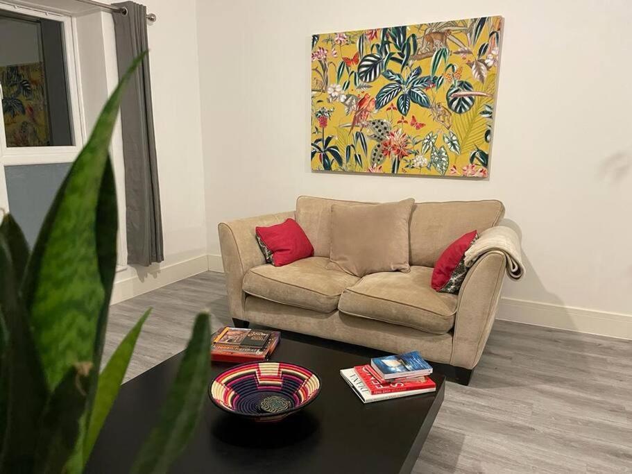 Stunning And Spacious 2Bed Flat In Central Woking Dış mekan fotoğraf